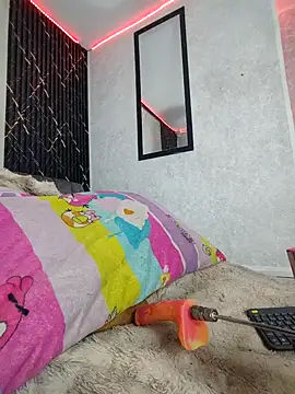 Isis Hot   online show from March 28, 12:38 pm