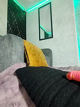 Isis Hot   online show from April 20, 11:35 am