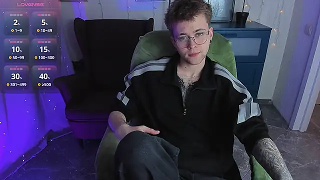 Snapshot of Tomas_Norton chatting on June 18, 8:24 pm Tomas Norton online show from June 18, 8:24 pm
