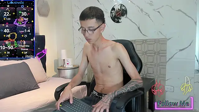 asher lux online show from April 3, 8:51 pm