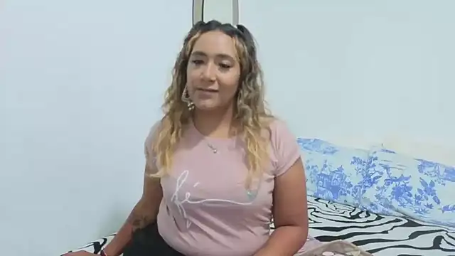 Snapshot of IsabelaAcosta chatting on July 6, 8:11 pm IsabelaAcosta online show from July 6, 8:11 pm