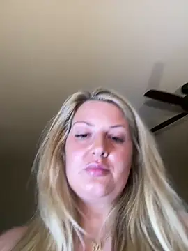 docmilf12 online show from February 25, 2:43 am