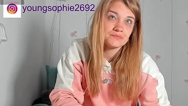 Snapshot of YoungSophie chatting on April 26, 8:34 am YoungSophie online show from April 26, 8:34 am