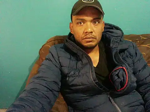 latinomoreno95 online show from February 11, 5:51 pm