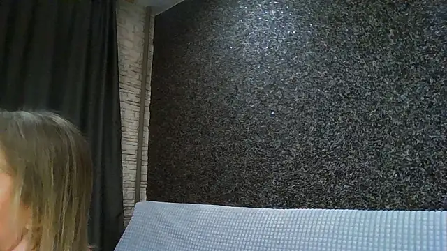 Amanda Luxe online show from January 6, 3:10 am