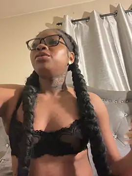 Snapshot of cumforyannna chatting on May 8, 11:37 am cumforyannna online show from May 8, 11:37 am