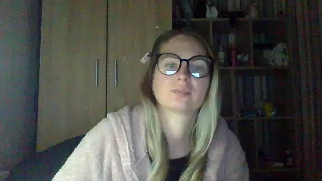 VikiLove765 online show from February 1, 10:19 pm