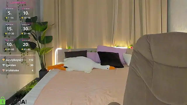 TessaDavidson online show from March 5, 4:14 pm