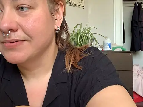 NymphoBuzi online show from February 4, 8:25 pm