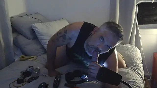 Snapshot of eddy73xxx chatting on June 22, 7:27 am eddy73xxx online show from June 22, 7:27 am