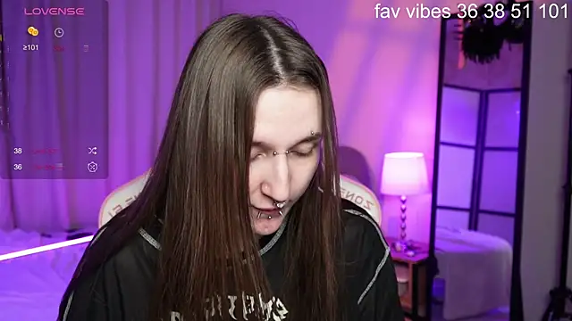 Alice Goth online show from June 1, 3:30 am