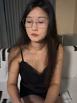 AnnieLi888 online show from April 15, 7:59 am