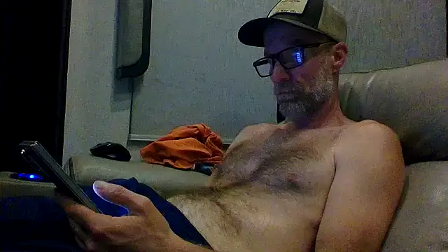 Snapshot of tittycum3636 chatting on June 20, 9:01 am tittycum3636 online show from June 20, 9:01 am