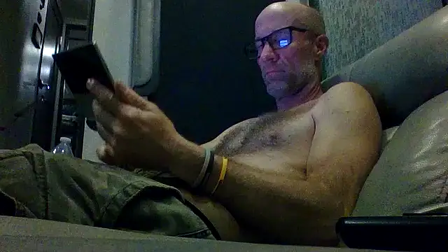 Snapshot of tittycum3636 chatting on July 9, 3:10 am tittycum3636 online show from July 9, 3:10 am