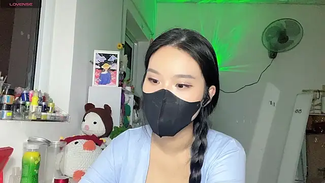 Tieu-May online show from April 23, 8:44 pm