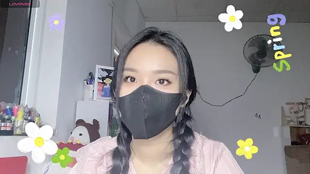 Snapshot of Tieu-May chatting on May 5, 7:05 am Tieu-May online show from May 5, 7:05 am