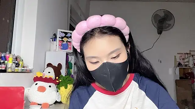 Snapshot of Tieu-May chatting on May 6, 8:58 pm Tieu-May online show from May 6, 8:58 pm