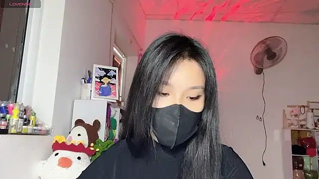 Snapshot of Tieu-May chatting on May 8, 7:14 am Tieu-May online show from May 8, 7:14 am