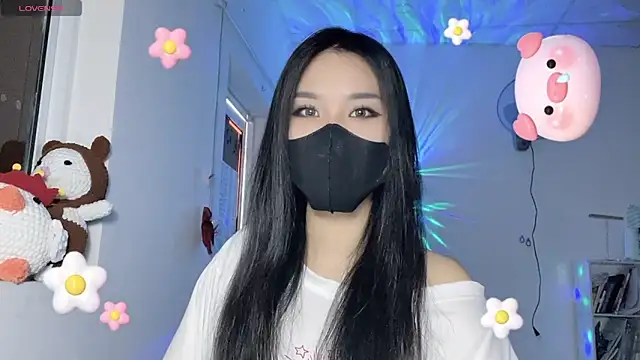 Snapshot of Tieu-May chatting on May 28, 7:38 am Tieu-May online show from May 28, 7:38 am