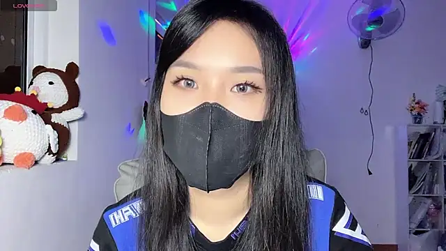 Snapshot of Tieu-May chatting on May 29, 8:01 am Tieu-May online show from May 29, 8:01 am