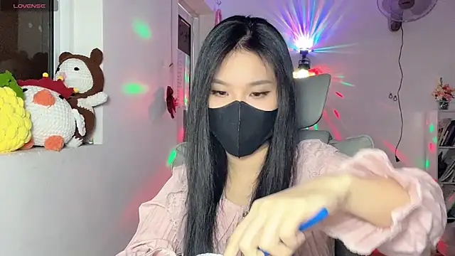 Snapshot of Tieu-May chatting on May 30, 7:49 am Tieu-May online show from May 30, 7:49 am