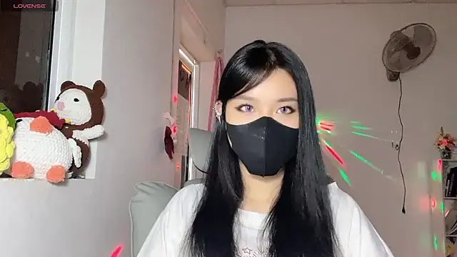 Snapshot of Tieu-May chatting on June 5, 7:36 am Tieu-May online show from June 5, 7:36 am