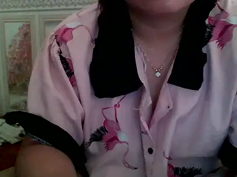 Snapshot of Sarah_no_land chatting on June 14, 6:26 am Sarah no land online show from June 14, 6:26 am