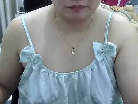 Snapshot of Sarah_no_land chatting on June 30, 2:29 pm Sarah no land online show from June 30, 2:29 pm