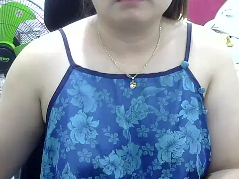 Snapshot of Sarah_no_land chatting on July 21, 2:52 pm Sarah no land online show from July 21, 2:52 pm