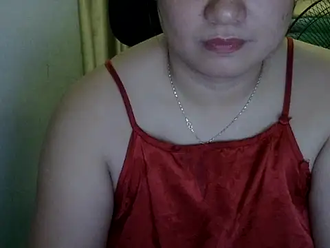 Snapshot of Sarah_no_land chatting on August 6, 5:09 am Sarah no land online show from August 6, 5:09 am