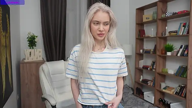 KristalCrowner online show from April 4, 7:33 pm