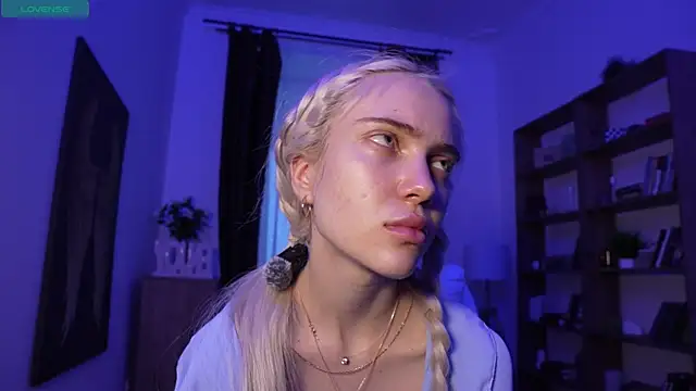 KristalCrowner online show from April 21, 2:51 am