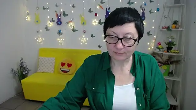 EmilyL0ve online show from April 9, 6:41 am