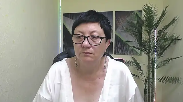 EmilyL0ve online show from July 4, 5:19 pm