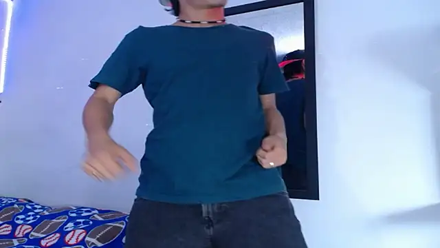 YourSecretCraving online show from March 5, 1:45 am