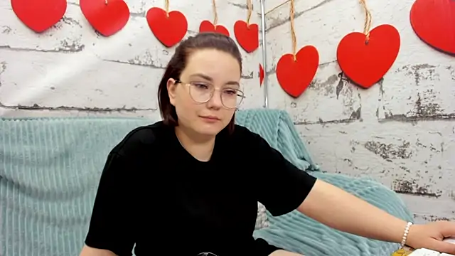 Snapshot of Sweetie_Rozzy chatting on May 14, 1:45 am Sweetie Rozzy online show from May 14, 1:45 am