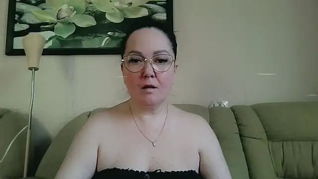 Snapshot of infinity_loveliness chatting on May 19, 5:36 am infinity loveliness online show from May 19, 5:36 am