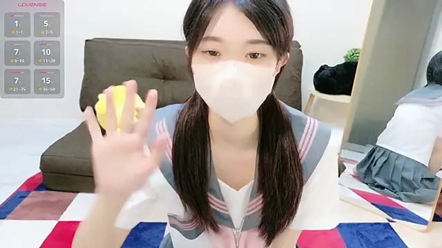 Snapshot of Rui-chaaan chatting on May 2, 7:46 am Rui-chaaan online show from May 2, 7:46 am