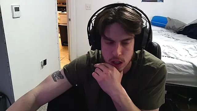 Snapshot of YummyDin chatting on March 3, 6:58 pm YummyDin online show from March 3, 6:58 pm