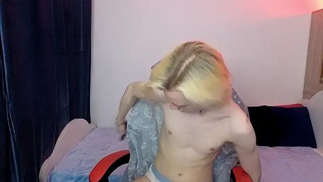 lucidangelok1 online show from March 28, 7:08 am