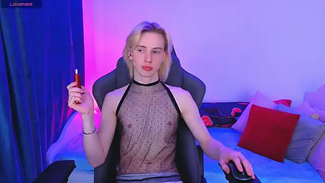 lucidangelok1 online show from April 24, 8:06 am