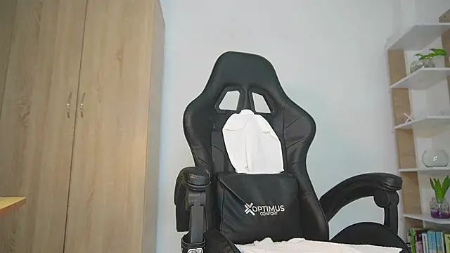 celestes777 online show from March 26, 7:30 pm