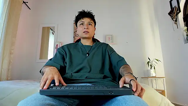 Zury Ramirez online show from March 13, 7:53 pm