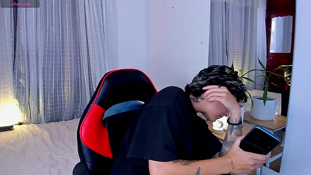 Zury Ramirez online show from April 18, 9:59 pm