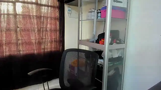 Snapshot of MaxStar26 chatting on February 3, 12:21 pm MaxStar26 online show from February 3, 12:21 pm