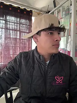 Snapshot of MaxStar26 chatting on April 9, 1:38 pm MaxStar26 online show from April 9, 1:38 pm