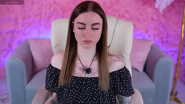 AlexaFleur online show from April 22, 6:49 am