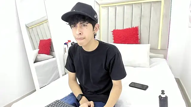 julian xx online show from January 12, 7:30 pm