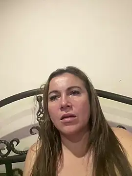 Snapshot of CristalBm_ chatting on June 21, 2:47 am CristalBm online show from June 21, 2:47 am
