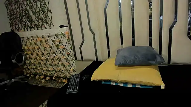 Snapshot of Meriland_HH chatting on July 13, 5:21 am Meriland HH online show from July 13, 5:21 am